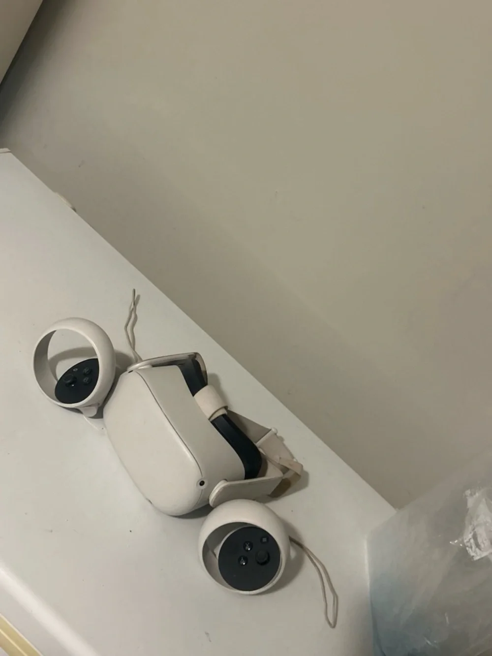 Meta Quest 2 White VR Headset with White Controllers